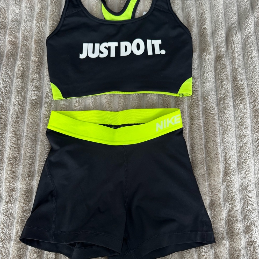 Nike Women’s Set - NWOT